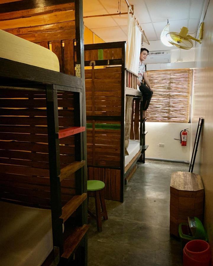Moon Fools Hostel Панглао Екстериор снимка