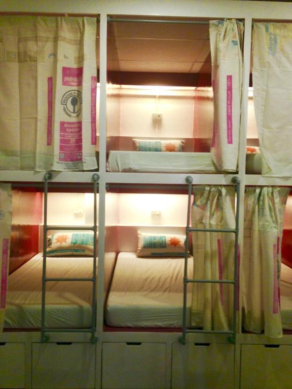 Moon Fools Hostel Панглао Екстериор снимка